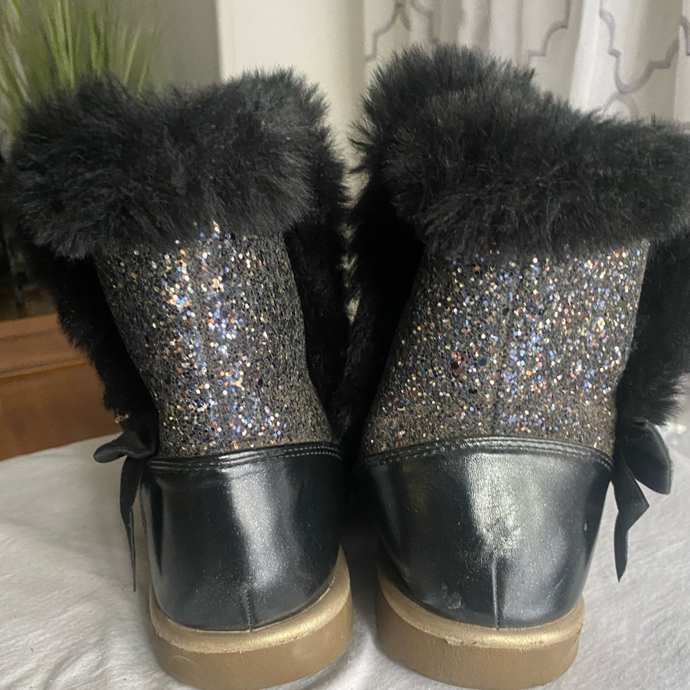 Juicy Couture glittery Ugg style boots with faux fur.